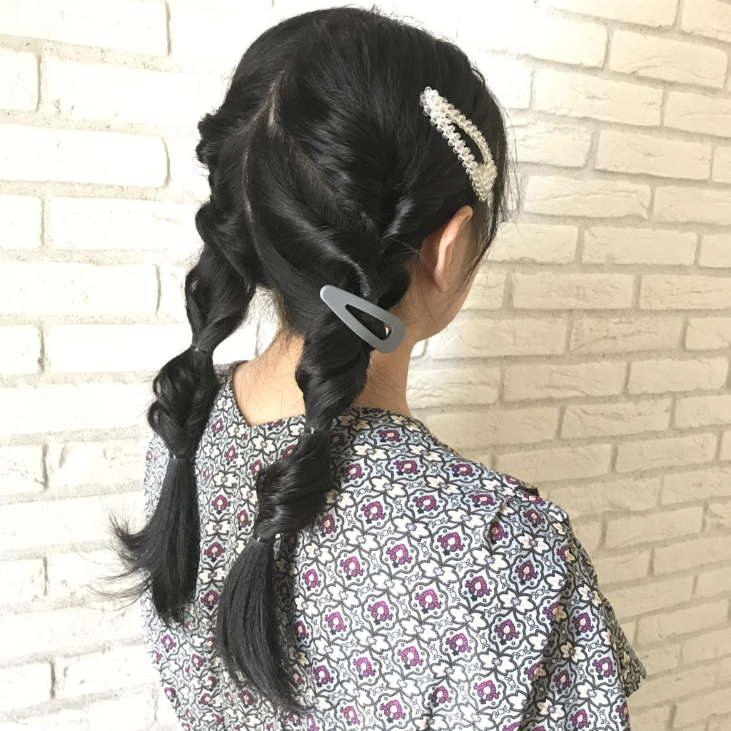 ヘアアレンジ　くるりんぱツインテール