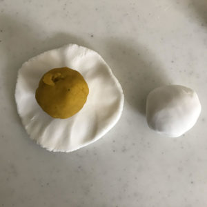 かぼちゃごま団子　包み方
