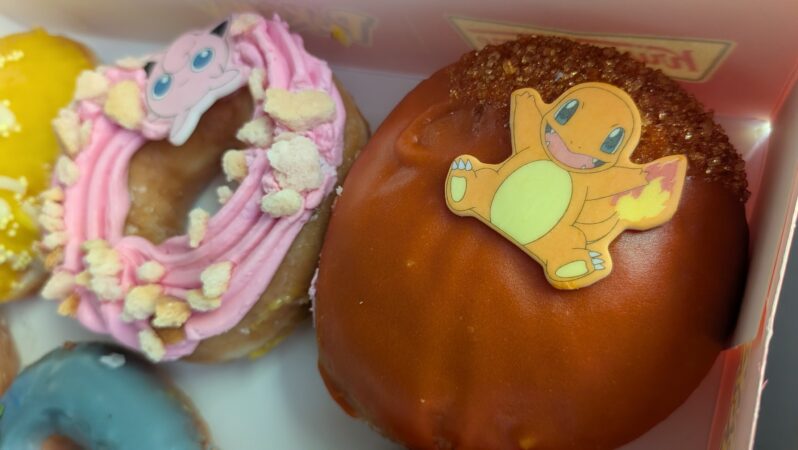 PokémonとKrispy Kreamコラボのヒトカゲドーナツ
