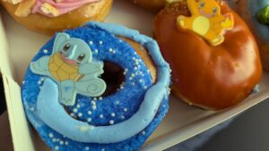 PokémonとKrispy Kreamコラボのゼニガメドーナツ