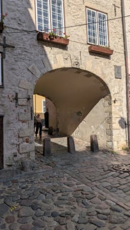 旧市街にある観光地スウェーデン門