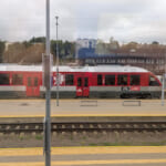 Vilnius　Railway　Stationで撮った赤鉄道車両を映している
